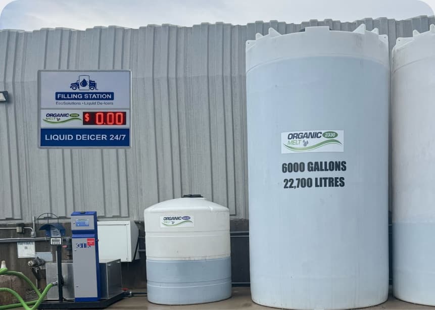 Filling station with signage, kiosk pump, and bulk liquid de-icer tanks